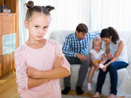 Как справиться с ревностью между детьми