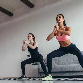 10 простых упражнений для поддержания фитнеса в домашних условиях