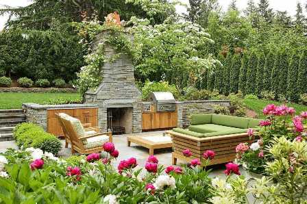 Как создать уютную зону для отдыха среди цветущих растений в саду