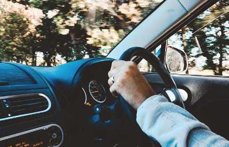 Какие курсы вождения помогут водить автомобиль безопасно в тяжелых условиях?