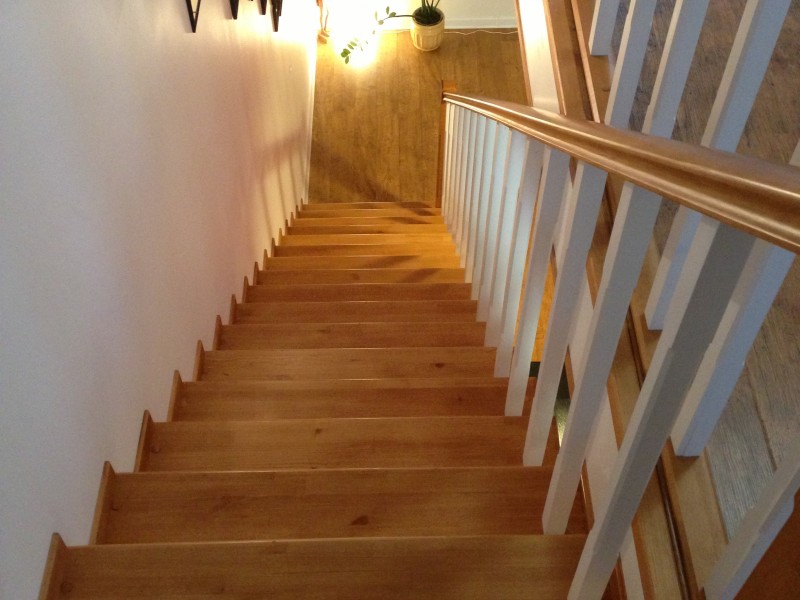Как отреставрировать деревянную лестницу?